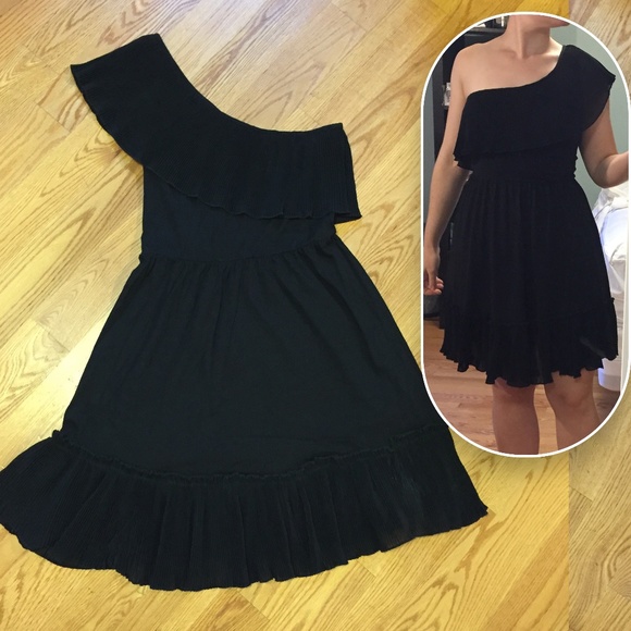 Weavers Dresses & Skirts - One-shoulder black party dress with ruffles